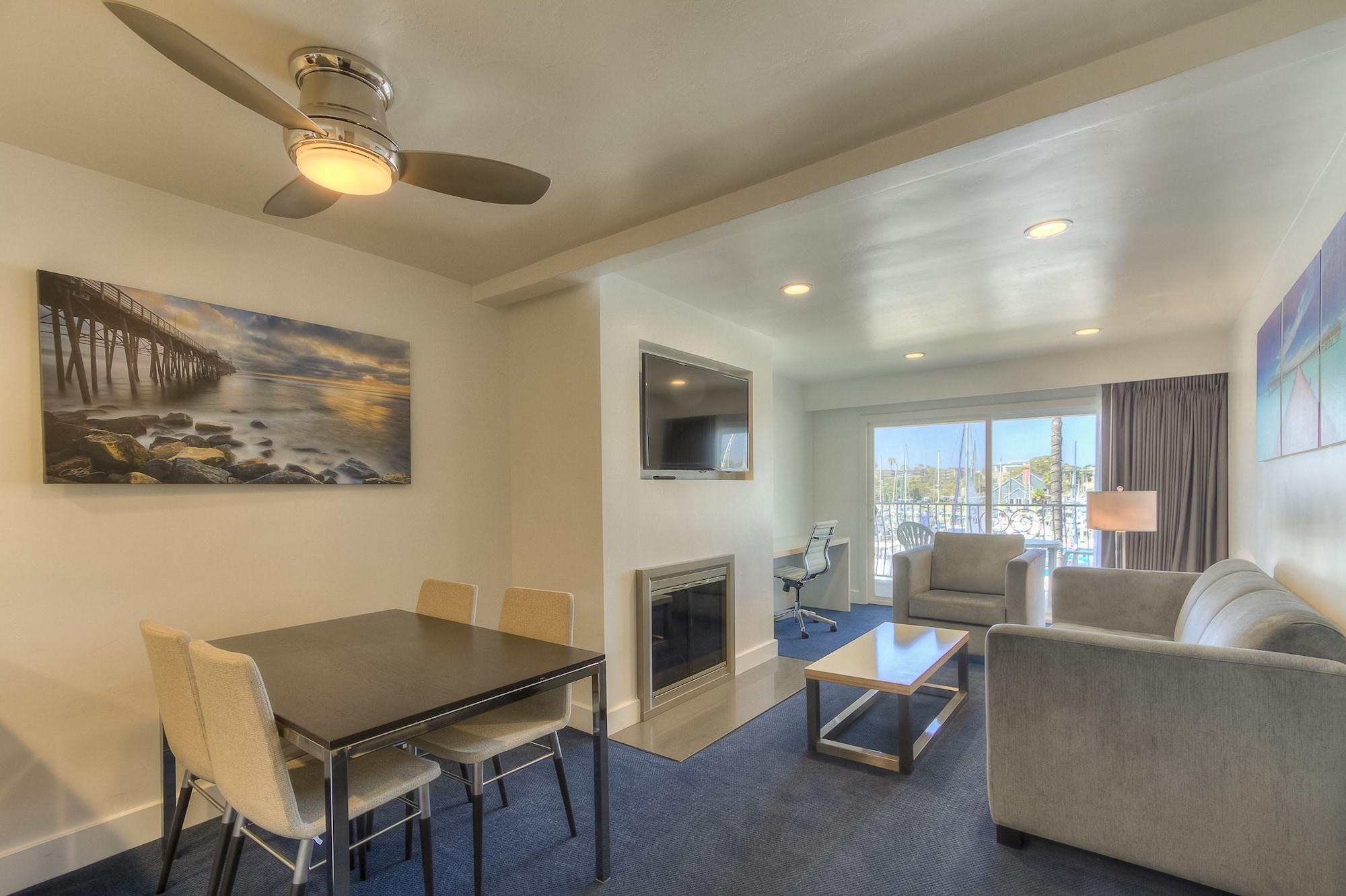 Oceanside Marina Suites - A Waterfront Hotel Exteriör bild
