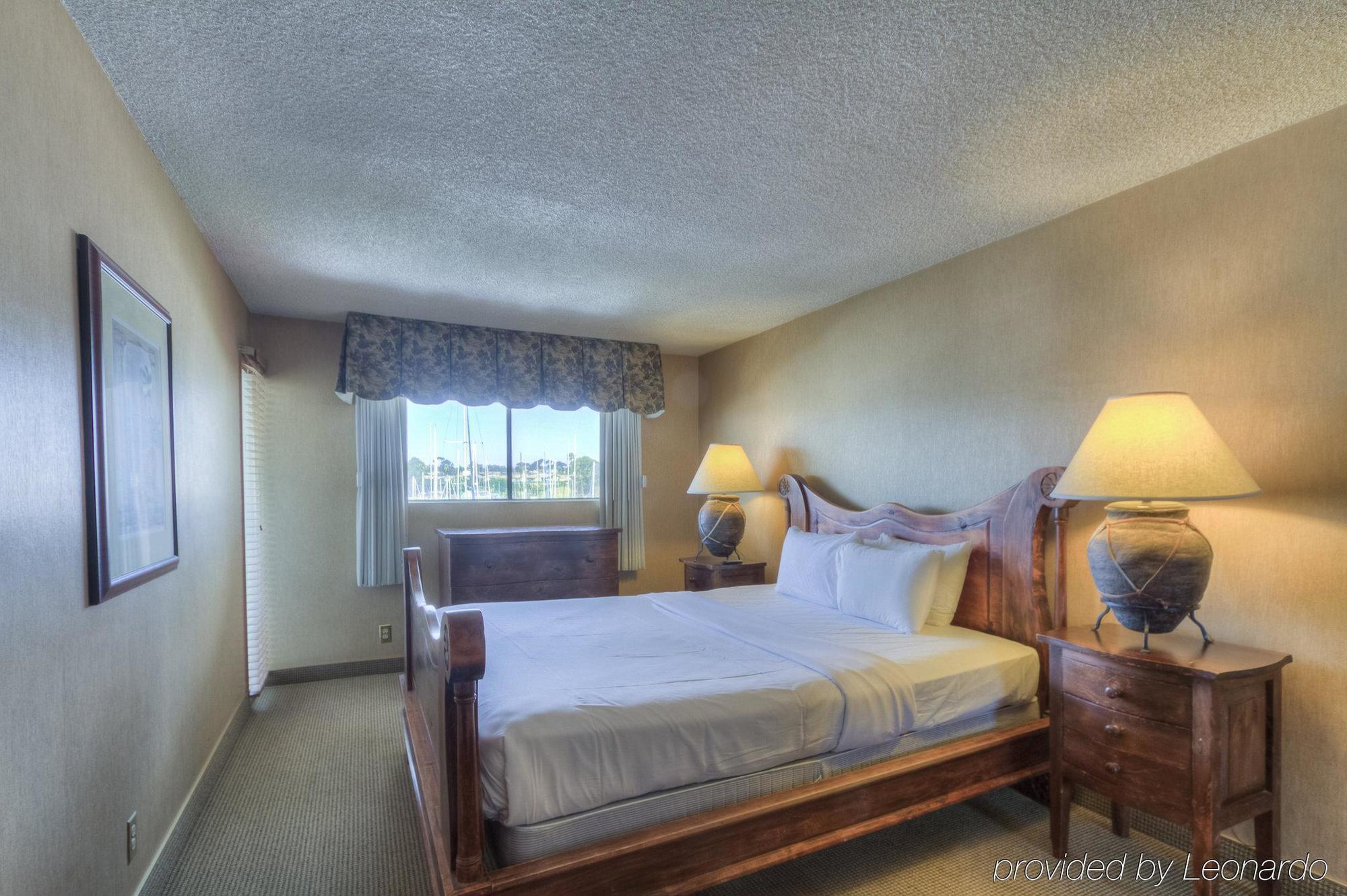 Oceanside Marina Suites - A Waterfront Hotel Exteriör bild